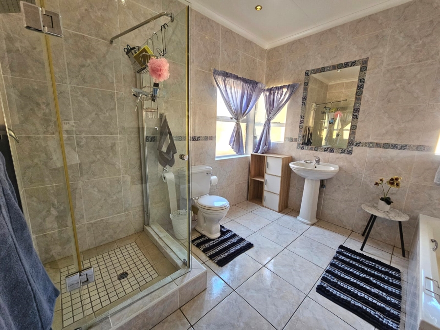 4 Bedroom Property for Sale in Jim Fouchepark Free State